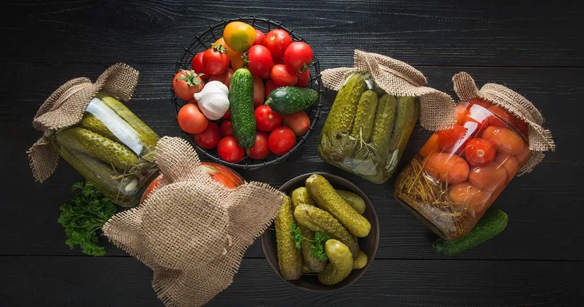 When to Use a Pressure Cooker vs Water Bath Canning