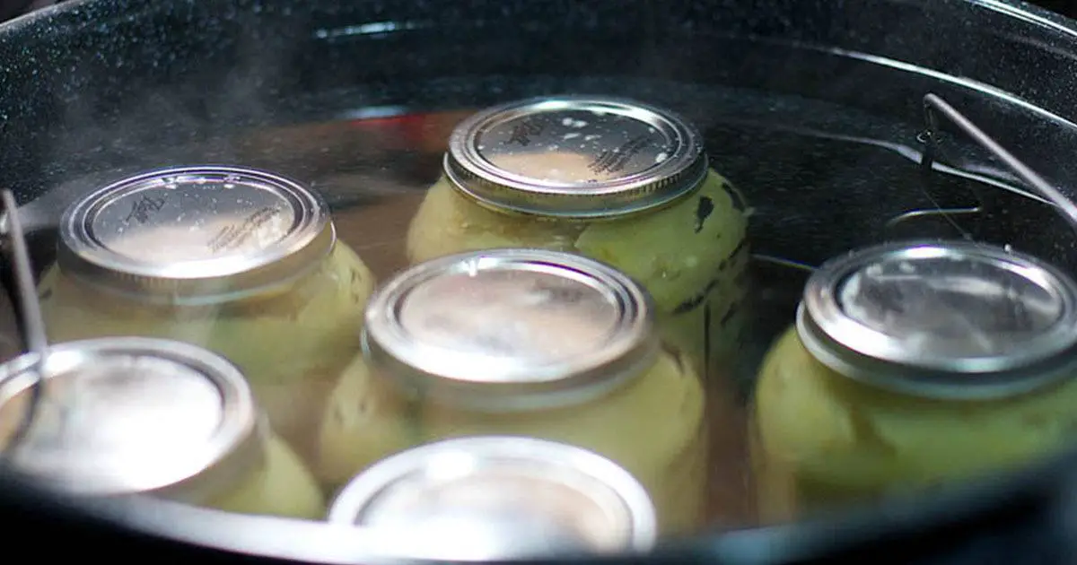 When to Use a Pressure Cooker vs Water Bath Canning