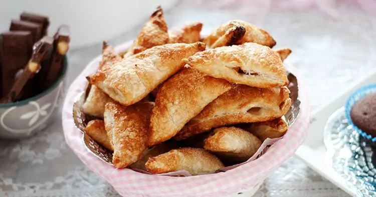 dish with delicious apple turnovers