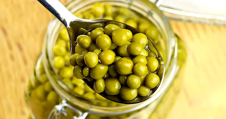 canned green peas in glass jar